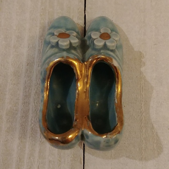 🎉2/$16 Miniature Hand Painted Vintage Shoes - Picture 7 of 7